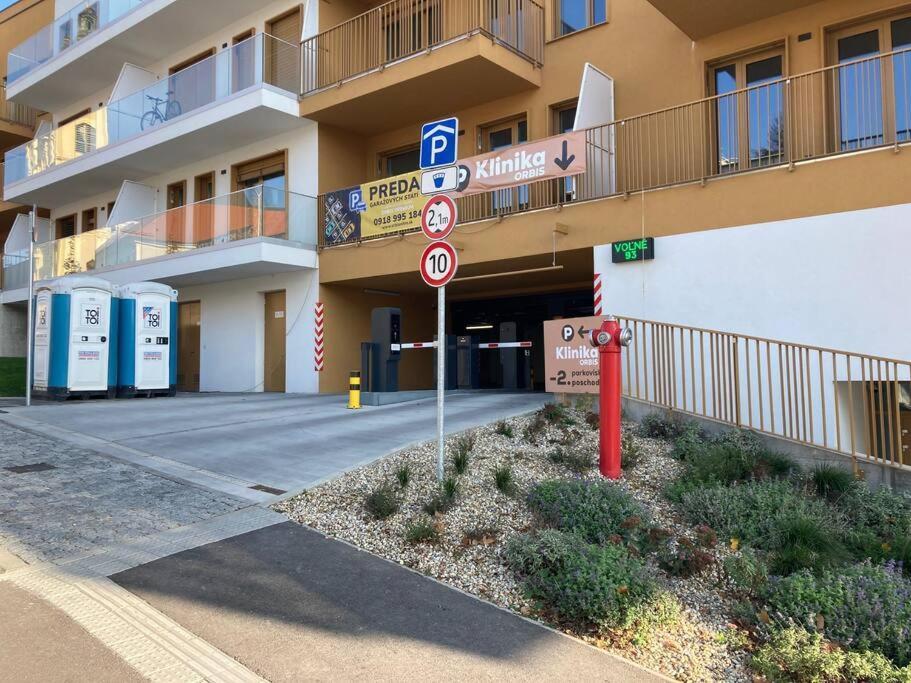 Komfortny Apartman A407 V Centre Nr, Bez Kuchyne, Parkovisko Zdarma Нітра Екстер'єр фото