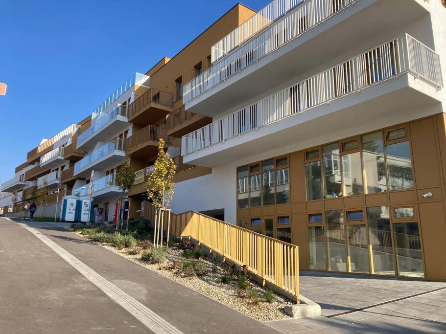 Komfortny Apartman A407 V Centre Nr, Bez Kuchyne, Parkovisko Zdarma Нітра Екстер'єр фото